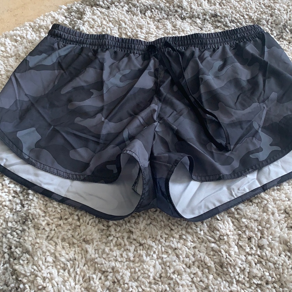 *NWT* Old Navy Active Shorts